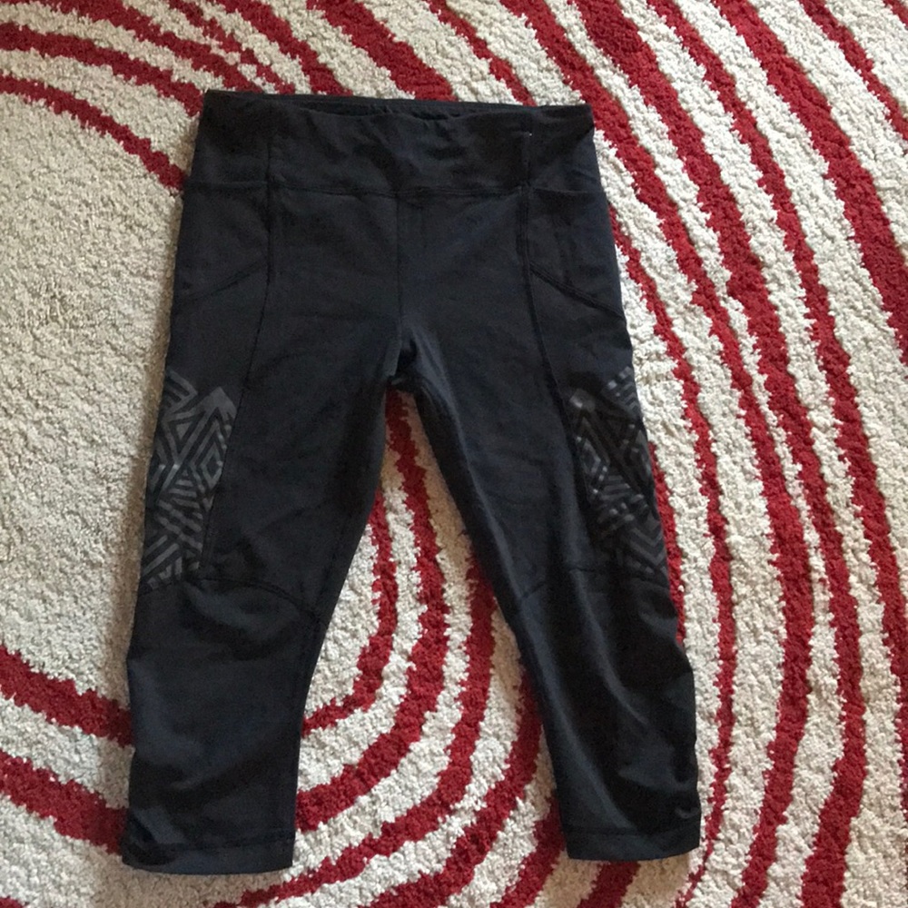 Lululemon cropped black leggings size 6